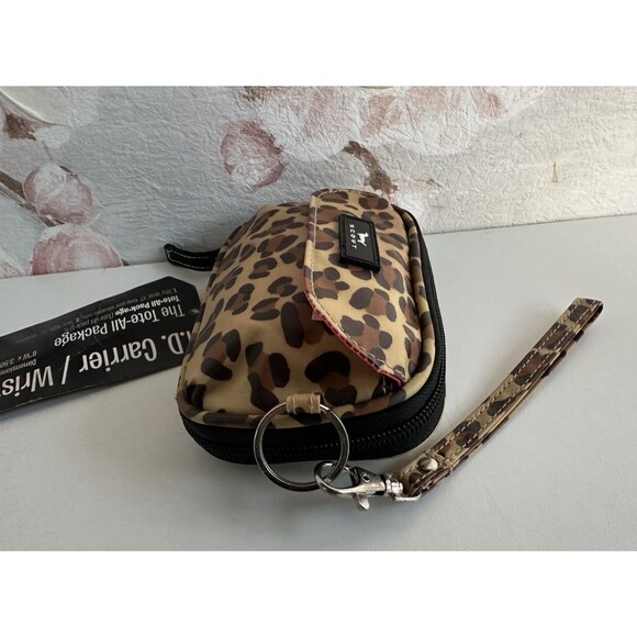 Scout women wristlet leopard print made with cotton twill size 6X3.5X1" - Picture 4 of 14